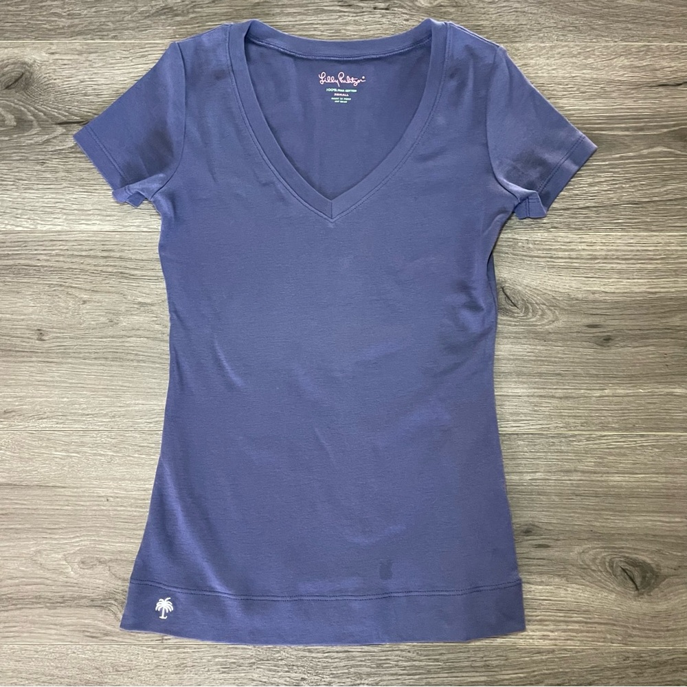 Lilly Pulitzer Navy blue short sleeve v-neck tee Casual Chic Comfortable Cute